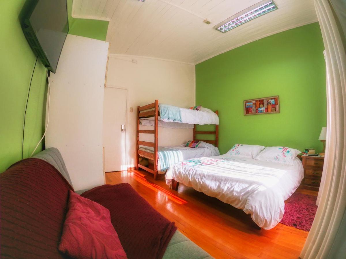 Green Hostel Valdivia Bagian luar foto